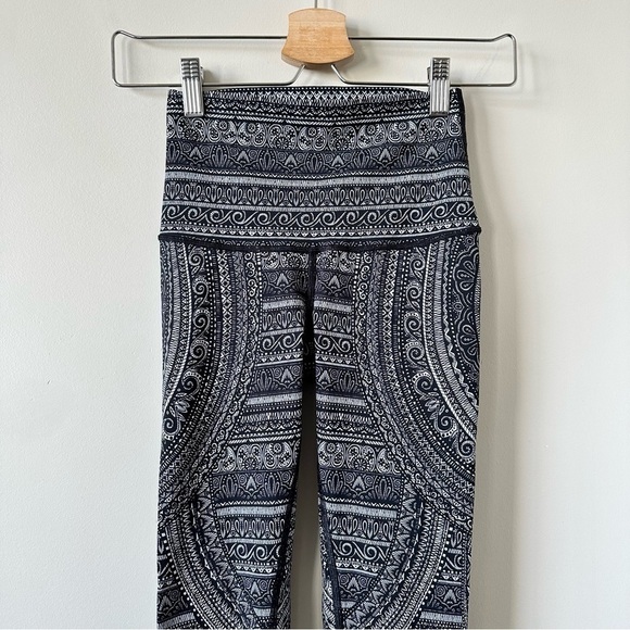 LULULEMON Wunder Under Hi-Rise Tight (Nulux 28")
Entwined 50 Ice Grey Black - Picture 6 of 13